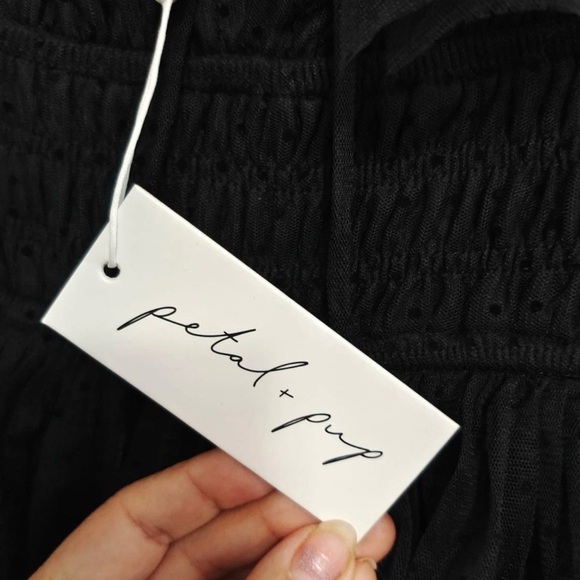 Elegant Black Tiered Dress - Picture 6 of 6